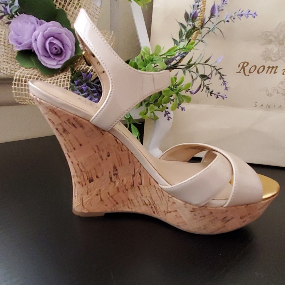 ๐๐ Platform GUESS sandals - Picture 2 of 7